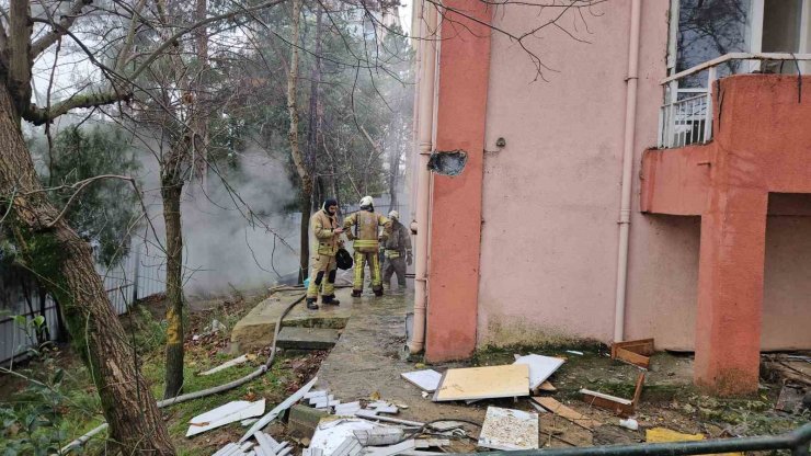 BEŞİKTAŞ’TA SİGARASINI SÖNDÜRMEDEN ATTI, 8 KATLI BİNANIN KAZAN DAİRESİNDE YANGIN ÇIKTI