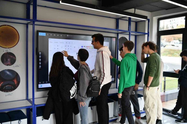 ERASMUS ÖĞRENCİLERİ AZİZ SANCAR BİLİM VE SANAT MERKEZİ’NDE