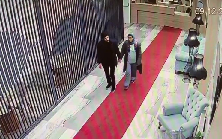 ERKEK ARKADAŞIYLA KONAKLADIĞI OTEL ODASINDA ÖLÜ BULUNAN KIZIN SON GÖRÜNTÜLERİ ORTAYA ÇIKTI