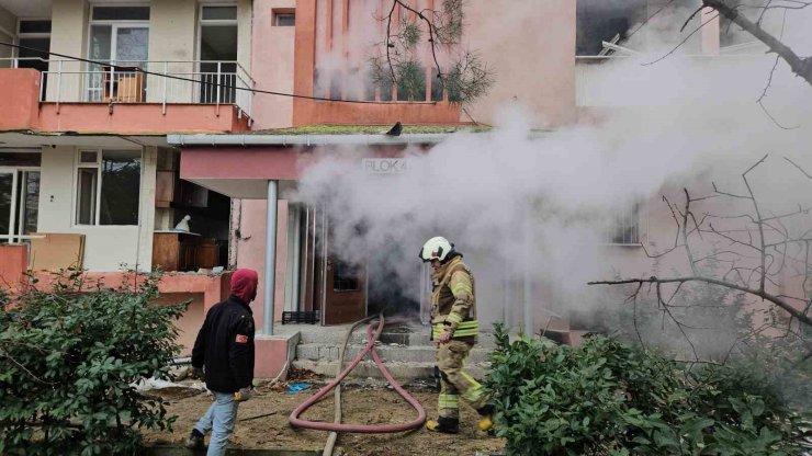 BEŞİKTAŞ’TA SİGARASINI SÖNDÜRMEDEN ATTI, 8 KATLI BİNANIN KAZAN DAİRESİNDE YANGIN ÇIKTI