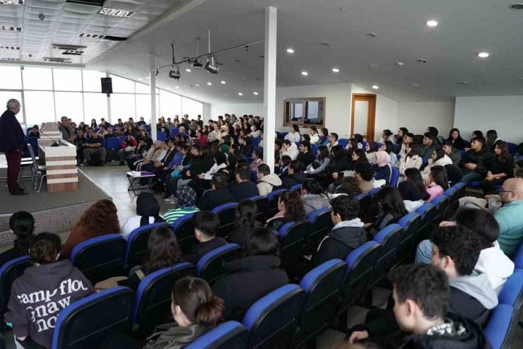 ESENYURT BELEDİYESİ ÜNİVERSİTE HAYALİ KURAN GENÇLERİN YANINDA