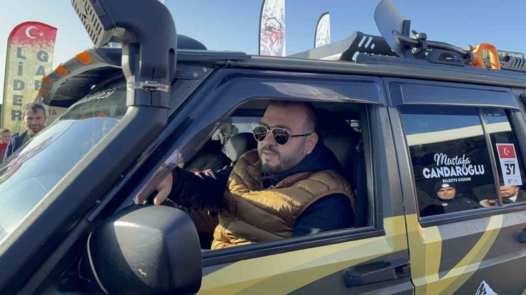 ARNAVUTKÖY’DE DÜZENLENEN OFF-ROAD ŞENLİĞİ RENKLİ GÖRÜNTÜLERE SAHNE OLDU