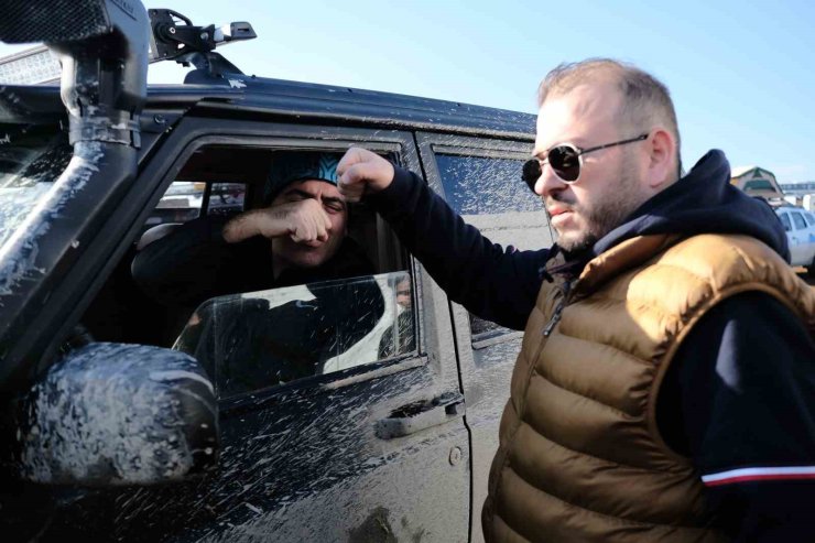 ARNAVUTKÖY’DE DÜZENLENEN OFF-ROAD ŞENLİĞİ RENKLİ GÖRÜNTÜLERE SAHNE OLDU