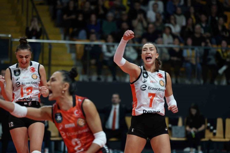 ECZACIBAŞI DYNAVİT, İLK YARIYI GALİBİYETLE TAMAMLADI