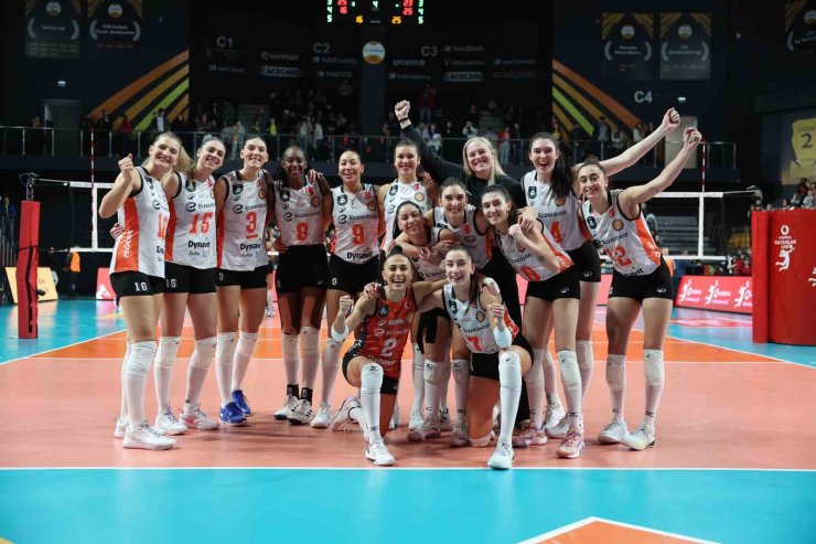 ECZACIBAŞI DYNAVİT, İLK YARIYI GALİBİYETLE TAMAMLADI