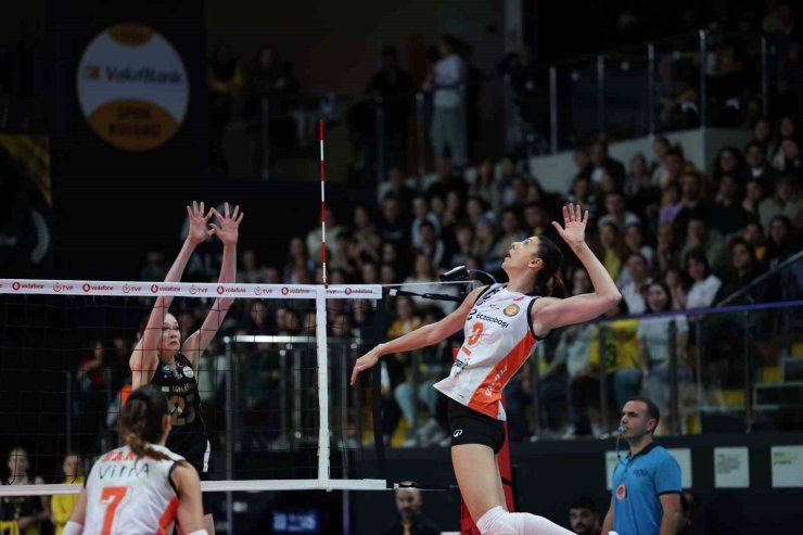 ECZACIBAŞI DYNAVİT, İLK YARIYI GALİBİYETLE TAMAMLADI