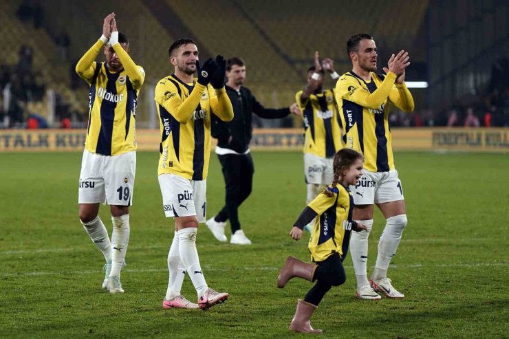 FENERBAHÇE, GOLCÜLERİYLE 3 PUANA UZANDI