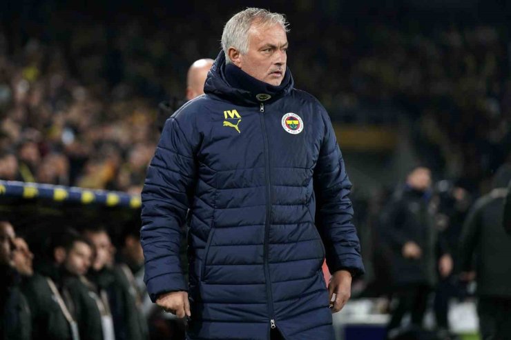 TRENDYOL SÜPER LİG: FENERBAHÇE: 1 - BAŞAKŞEHİR: 0 (İLK YARI)