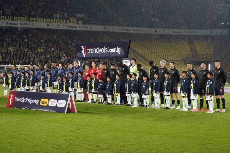 TRENDYOL SÜPER LİG: FENERBAHÇE: 1 - BAŞAKŞEHİR: 0 (İLK YARI)