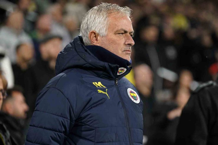 TRENDYOL SÜPER LİG: FENERBAHÇE: 1 - BAŞAKŞEHİR: 0 (İLK YARI)
