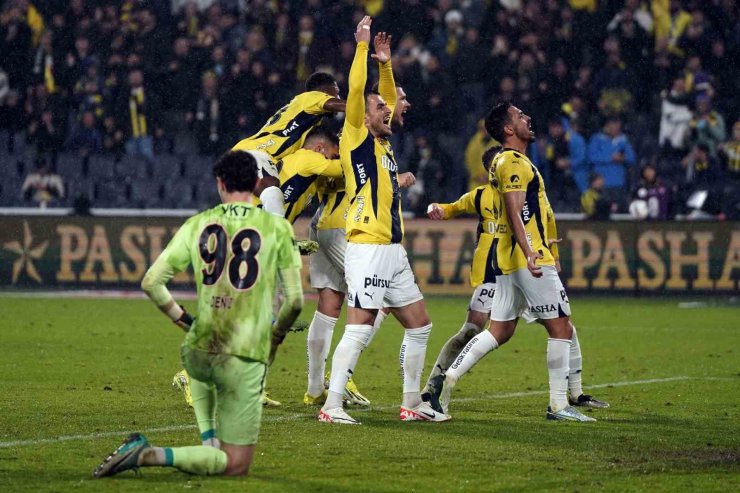 TRENDYOL SÜPER LİG: FENERBAHÇE: 1 - BAŞAKŞEHİR: 0 (İLK YARI)