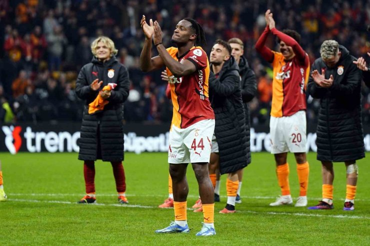 MAÇ SONU 3’LÜSÜ MİCHY BATSHUAYİ’DEN
