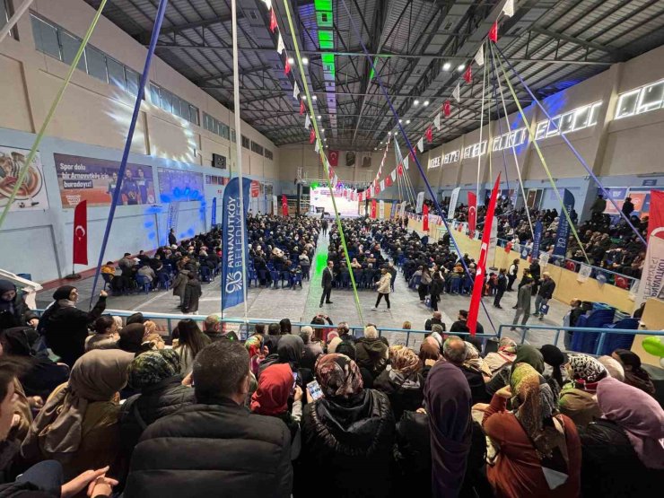 ARNAVUTKÖY’DE 3 BİN ÜNİVERSİTE ÖĞRENCİSİNE 10 BİN TL EĞİTİM DESTEĞİ