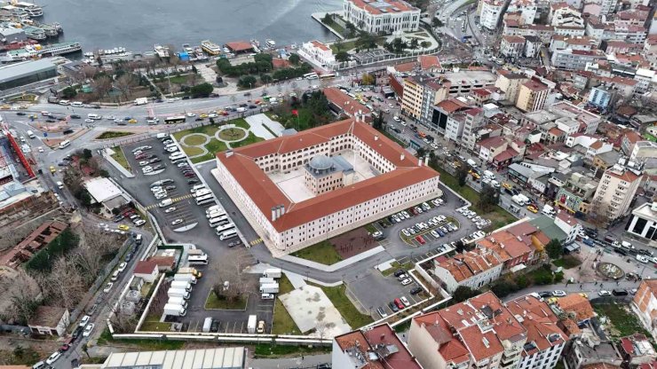 BEYOĞLU’NDAKİ ÇATLAYAN KOLANLARI NEDENİYLE BOŞALTILAN İSPARK HAVADAN GÖRÜNTÜLENDİ
