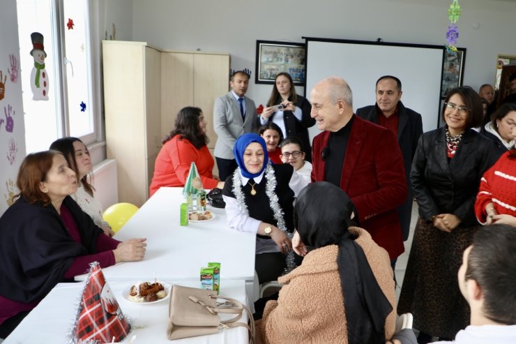 BÜYÜKÇEKMECE’DE ENGELLİ ÖĞRENCİLER YENİ YILA AĞAÇ DİKEREK GİRDİ