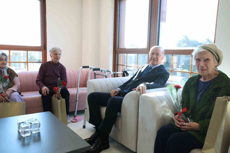 CUMHURBAŞKANI ERDOĞAN, DARÜLACEZE ŞEFKAT ÖZEL BAKIMEVİ SAKİNLERİNİ ZİYARET ETTİ
