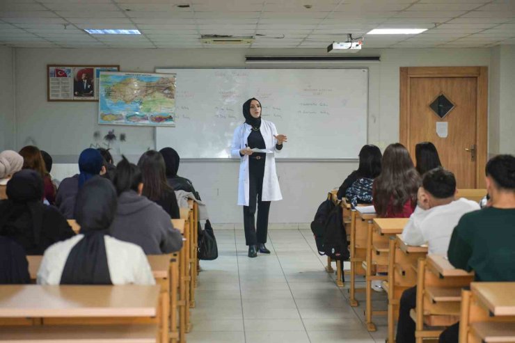 SINAV YOLUNDA GENÇLERE ESENYURT BELEDİYESİ’NDEN EĞİTİM DESTEĞİ
