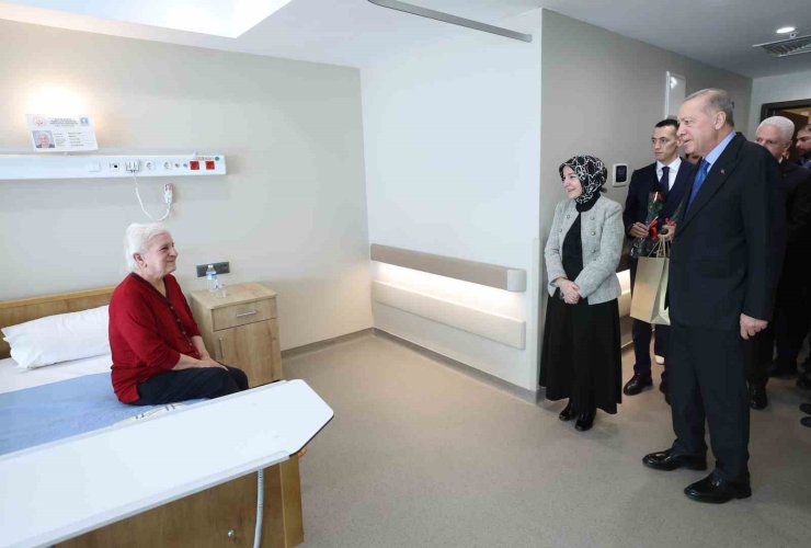 CUMHURBAŞKANI ERDOĞAN, DARÜLACEZE ŞEFKAT ÖZEL BAKIMEVİ SAKİNLERİNİ ZİYARET ETTİ