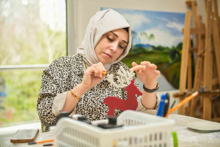 ESENYURT BELEDİYESİ’NDEN VATANDAŞLARA DEKORATİF AHŞAP BOYAMA KURSU