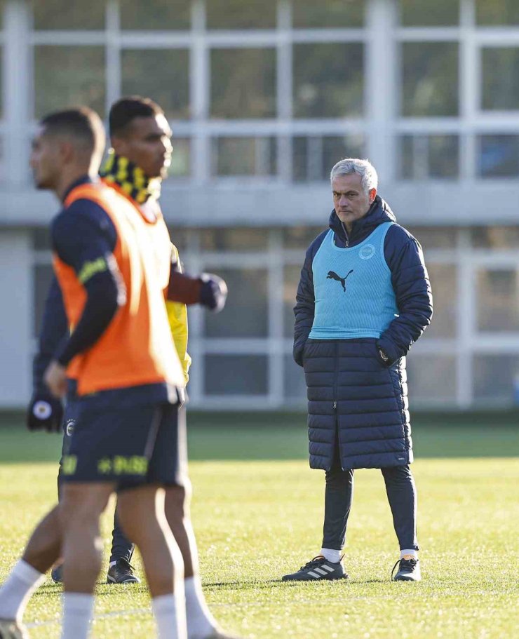 FENERBAHÇE’DE ATAKAŞ HATAYSPOR MAÇI HAZIRLIKLARI SÜRÜYOR