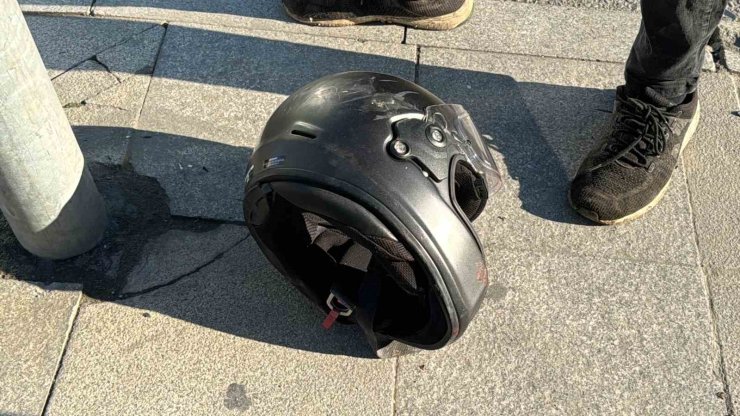 ŞİŞLİ’DE OTOMOBİLİN ÇARPTIĞI MOTOSİKLETLİ ARACIN ALTINDA SÜRÜKLENDİ