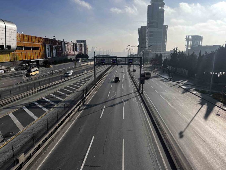 İSTANBUL YENİ YILI TRAFİKSİZ KARŞILADI