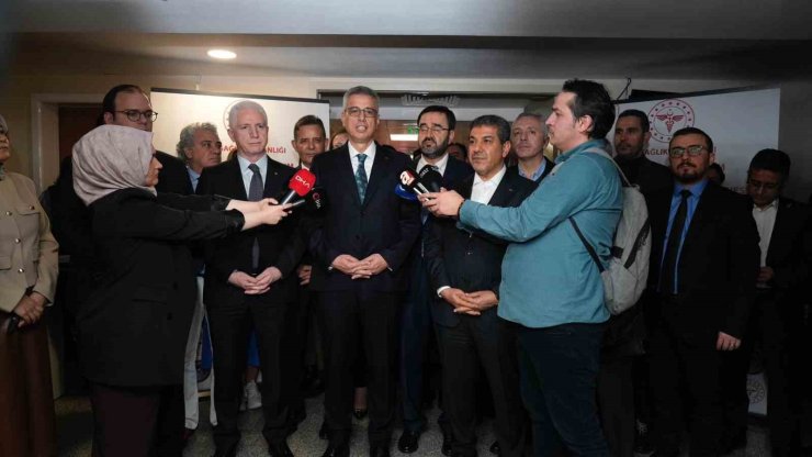 BAKAN MEMİŞOĞLU, İSTANBUL’DA YENİ YILIN İLK BEBEKLERİNİ ZİYARET ETTİ