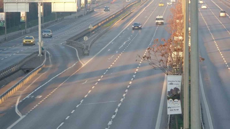 YILIN İLK GÜNÜNDE İSTANBUL’DA YOLLAR BOŞ KALDI