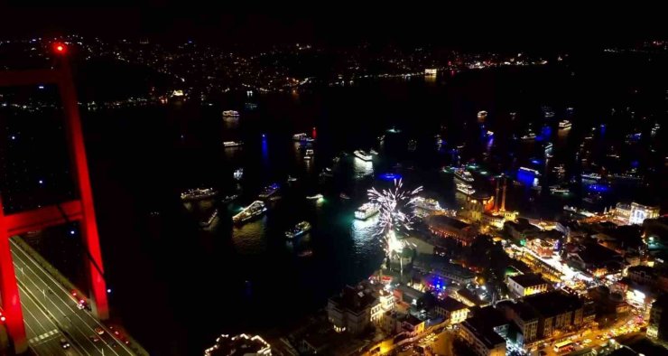 YENİ YIL HAVAİ FİŞEKLERLE KARŞILANDI
