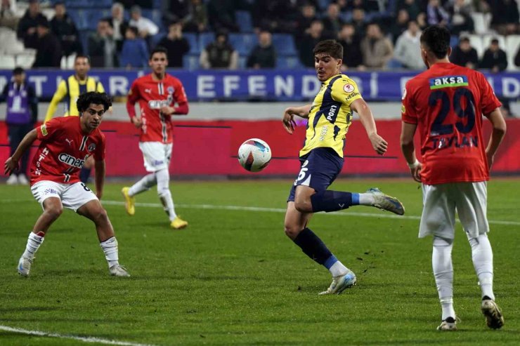ZİRAAT TÜRKİYE KUPASI: KASIMPAŞA: 0 - FENERBAHÇE: 3 (İLK YARI)