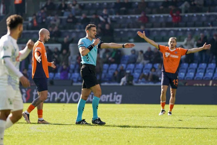 TRENDYOL SÜPER LİG: BAŞAKŞEHİR: 1 - ÇAYKUR RİZESPOR: 0 (İLK YARI)