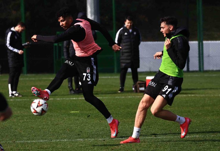 BEŞİKTAŞ’TA OLE GUNNAR SOLSKJAER, İLK ANTRENMANINA ÇIKTI