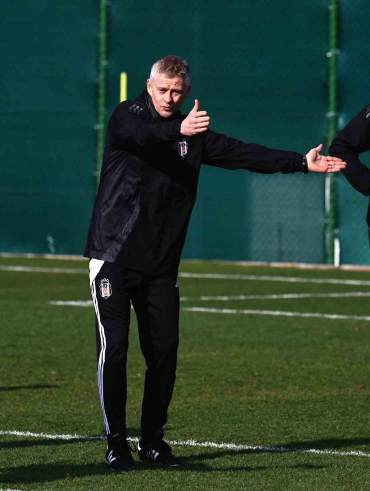 BEŞİKTAŞ’TA OLE GUNNAR SOLSKJAER, İLK ANTRENMANINA ÇIKTI