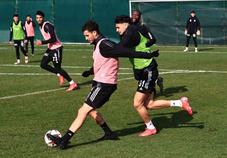 BEŞİKTAŞ’TA OLE GUNNAR SOLSKJAER, İLK ANTRENMANINA ÇIKTI