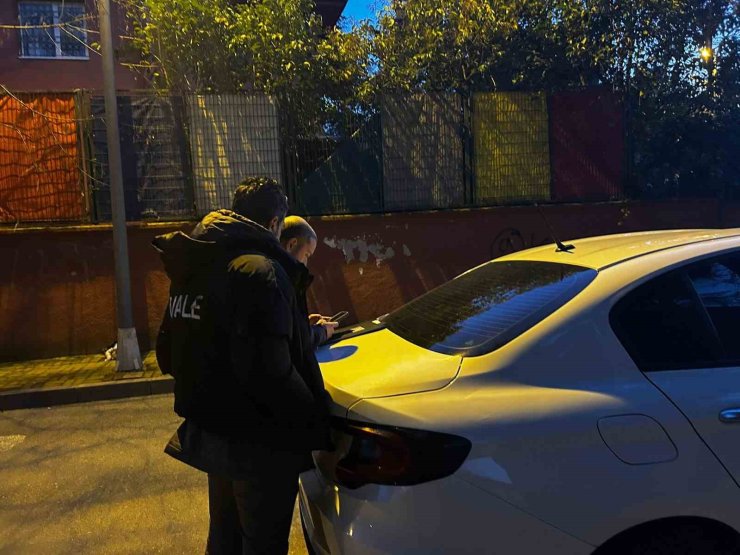 BEŞİKTAŞ’TA GERÇEKLEŞTİRİLEN VALE DENETİMİNDE CEZA YAĞDI: 1 FİRARİ YAKALANDI