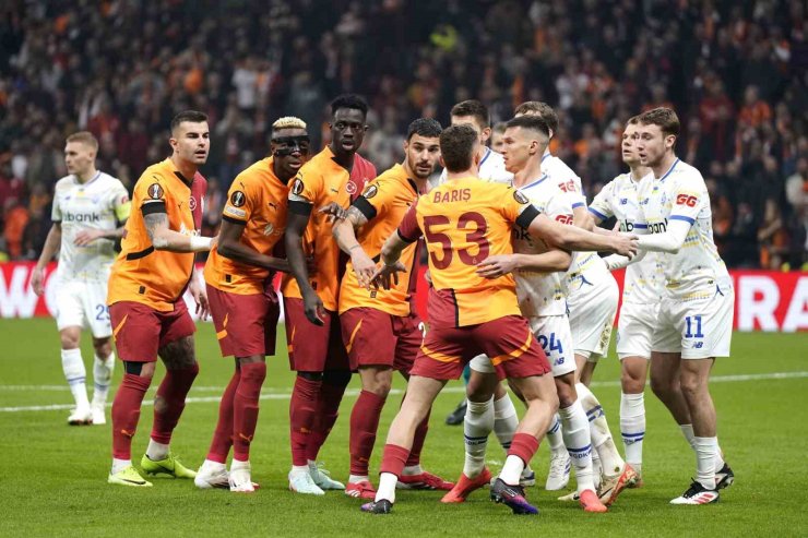 UEFA AVRUPA LİGİ: GALATASARAY: 2 - DİNAMO KİEV: 1 (İLK YARI)