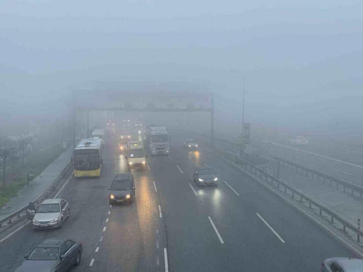 İSTANBUL’DA SİS ETKİLİ OLDU, GÖRÜŞ MESAFESİ DÜŞTÜ