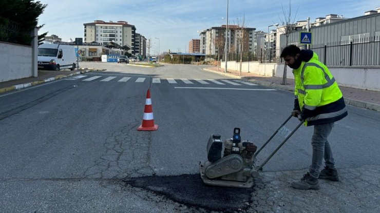 SİLİVRİ’DE ALTYAPI VE YOL ÇALIŞMALARI HIZ KESMEDEN DEVAM EDİYOR