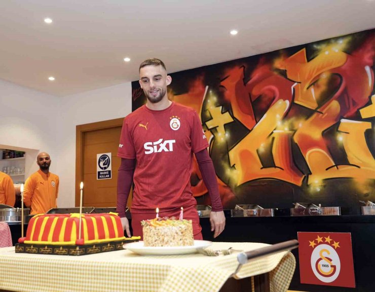 GALATASARAY’DA, BERKAN KUTLU’NUN DOĞUM GÜNÜ KUTLANDI