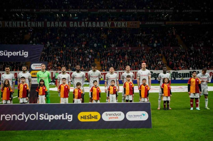 TRENDYOL SÜPER LİG: GALATASARAY: 0 - KONYASPOR: 0 (MAÇ DEVAM EDİYOR)