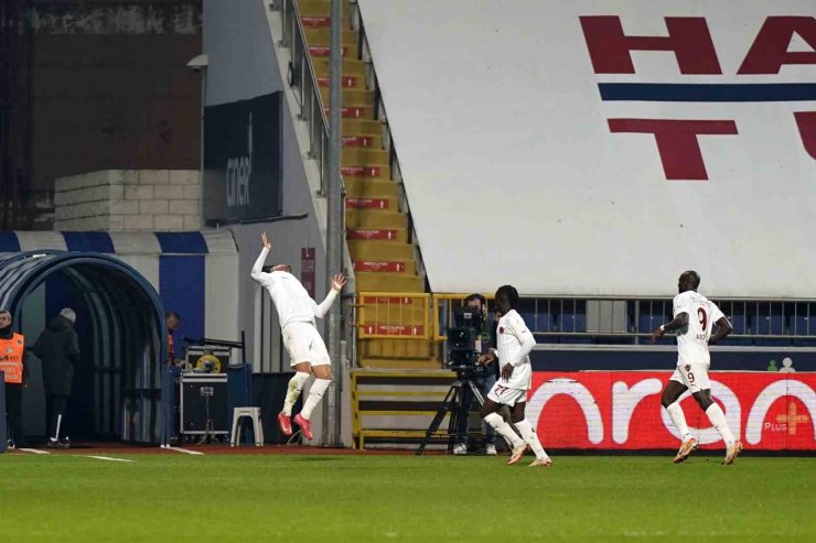 TRENDYOL SÜPER LİG: KASIMPAŞA: 2 - ATAKAŞ HATAYSPOR: 3 (İLK YARI)