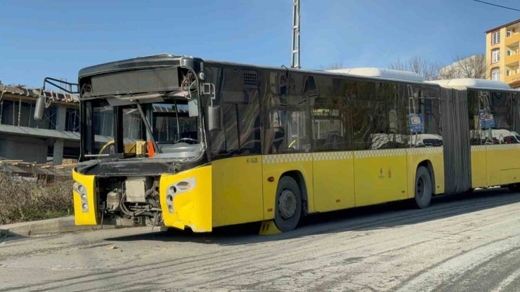 AVCILAR’DA İETT OTOBÜSLERİ KAZAYA KARIŞTI: 4 YARALI