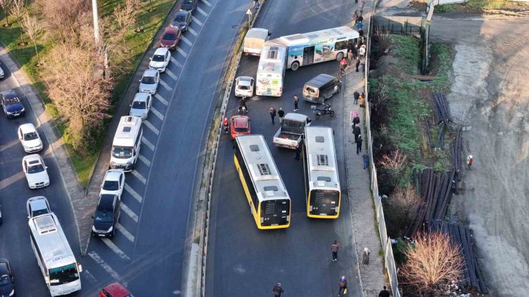 İETT OTOBÜSÜ ARIZA YAPTI, TRAFİK KİLİTLENDİ