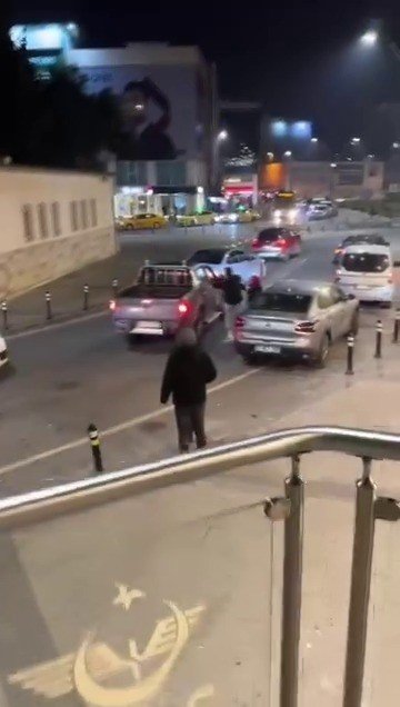 KARTAL’DA TRAFİKTE KAVGA