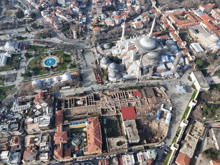 SULTANAHMET’TE FOUR SEASONS HOTEL’İ BÜYÜTEMEDİ, TARİHİ ALAN “ARKEOPARK” OLACAK