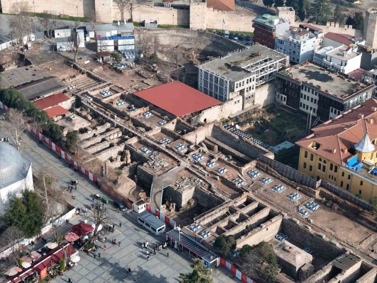 SULTANAHMET’TE FOUR SEASONS HOTEL’İ BÜYÜTEMEDİ, TARİHİ ALAN “ARKEOPARK” OLACAK
