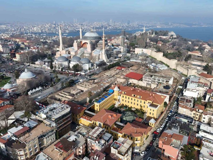 SULTANAHMET’TE FOUR SEASONS HOTEL’İ BÜYÜTEMEDİ, TARİHİ ALAN “ARKEOPARK” OLACAK