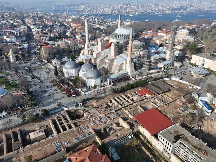 SULTANAHMET’TE FOUR SEASONS HOTEL’İ BÜYÜTEMEDİ, TARİHİ ALAN “ARKEOPARK” OLACAK