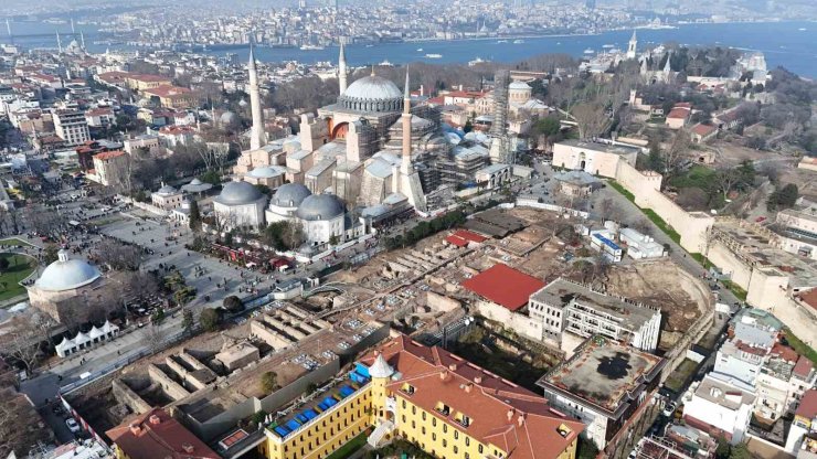 SULTANAHMET’TE FOUR SEASONS HOTEL’İ BÜYÜTEMEDİ, TARİHİ ALAN “ARKEOPARK” OLACAK