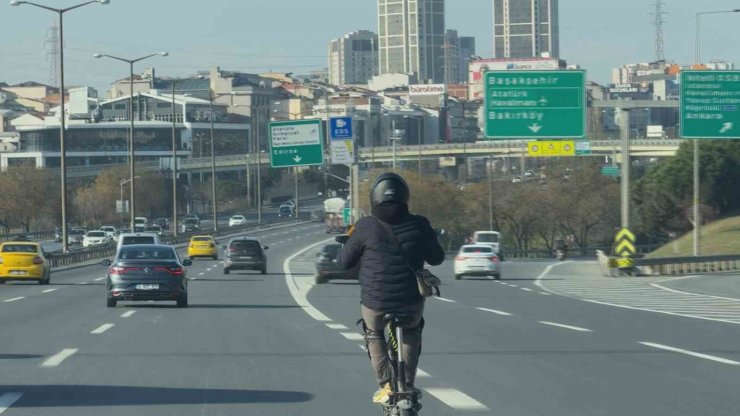 TEM OTOYOLUNDA SCOOTERLA SON HIZ İLERLEDİ: O ANLAR KAMERADA